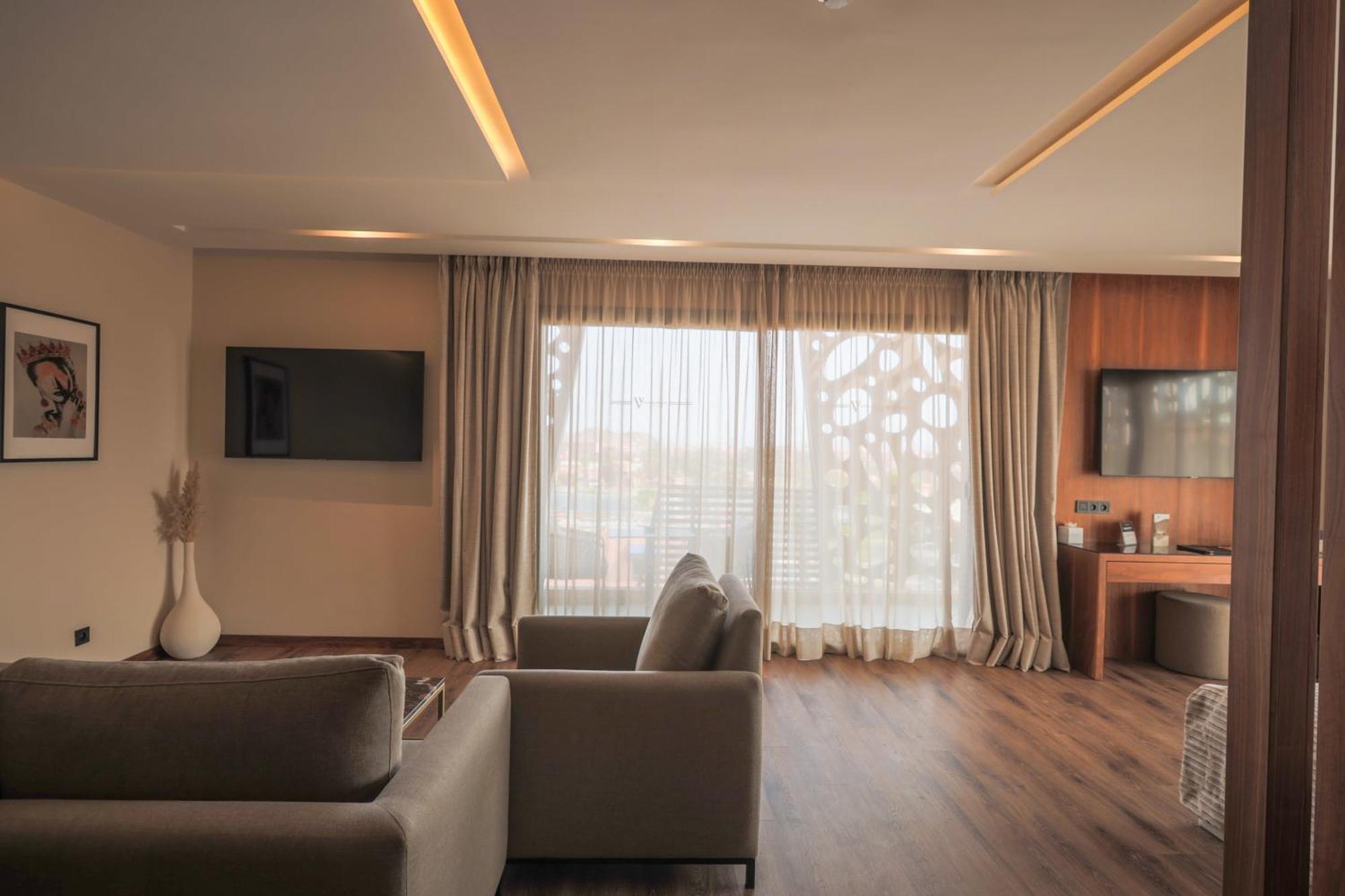King Suite Balcony,1708292834:JPEG