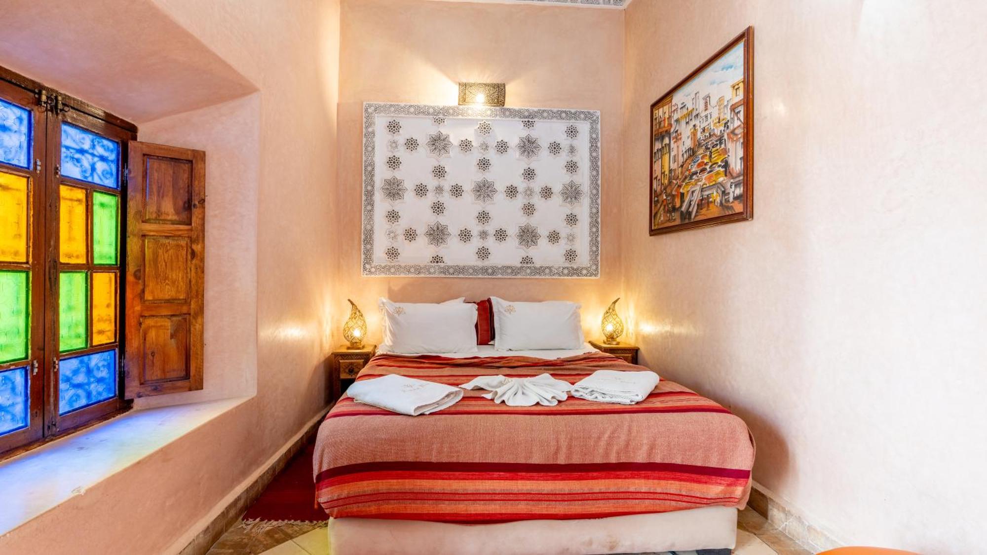 Oriental Amber Suite,1742859693:JPEG